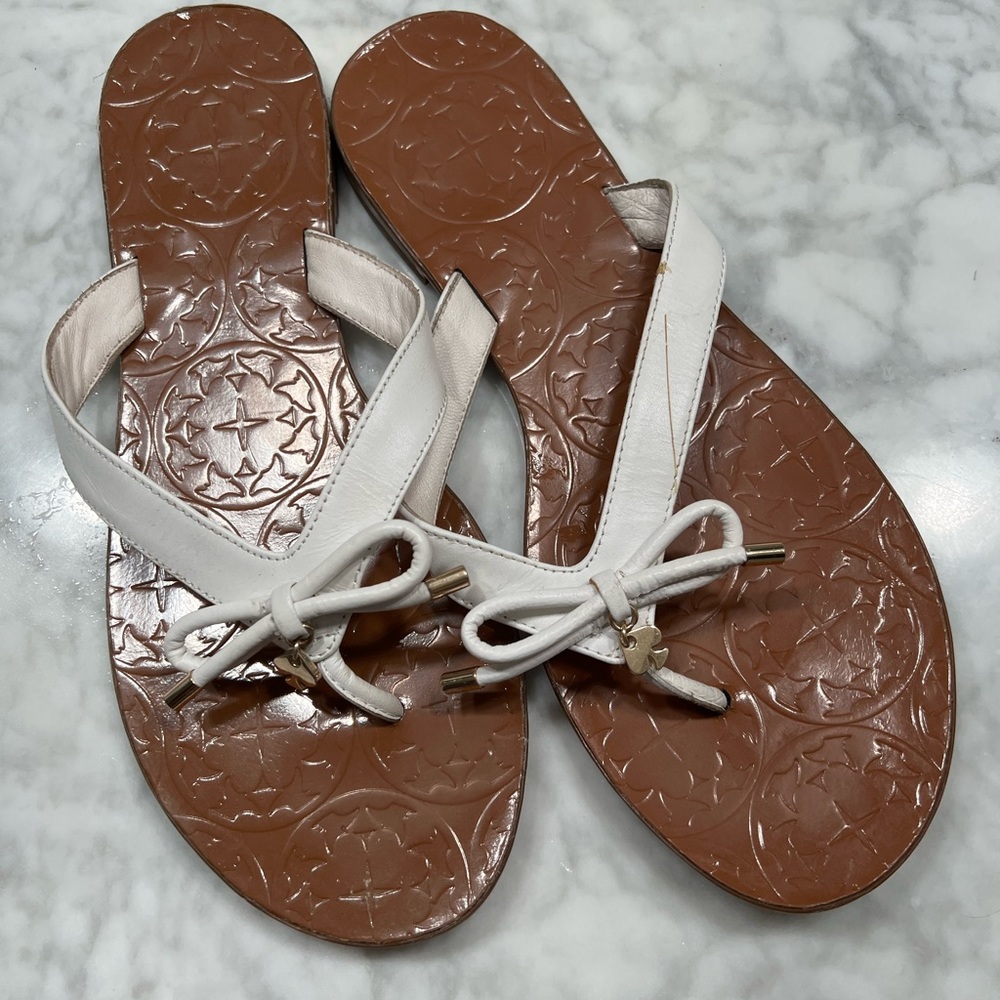 ♠️Kate Spade Charles leather bow charm flip flop. Size 8♠️-CLOSET CLEAR-OUT!✨💥